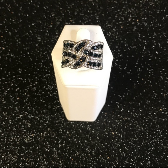 Jewelry - STERLING SILVER RING